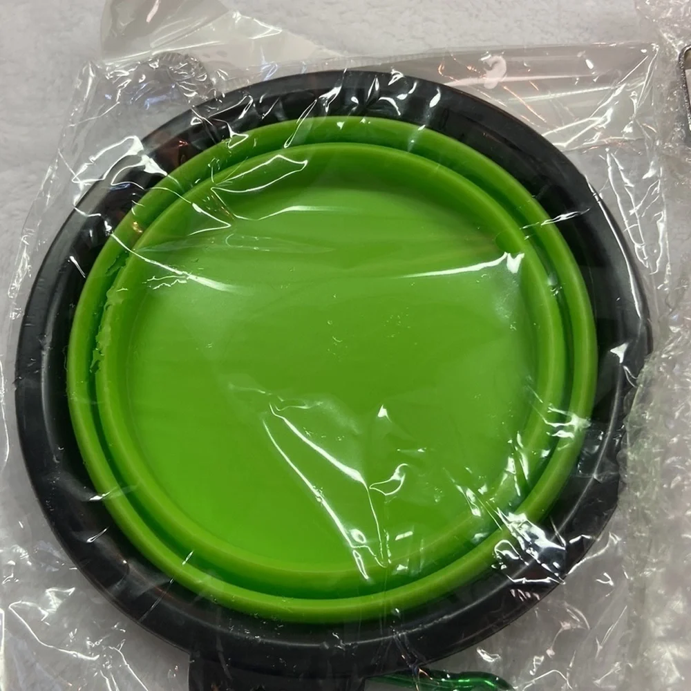 Travel Silicone Collapsable Pet Bowl & Carpet Scraper NWOT